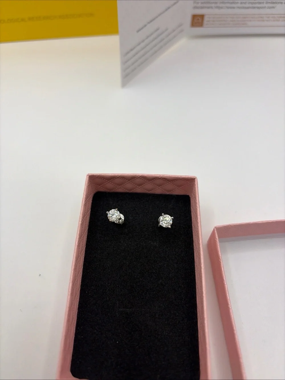 S925 Sterling Silver Clear Cubic Zirconia Stud Earrings - Classic Clear Sparkle